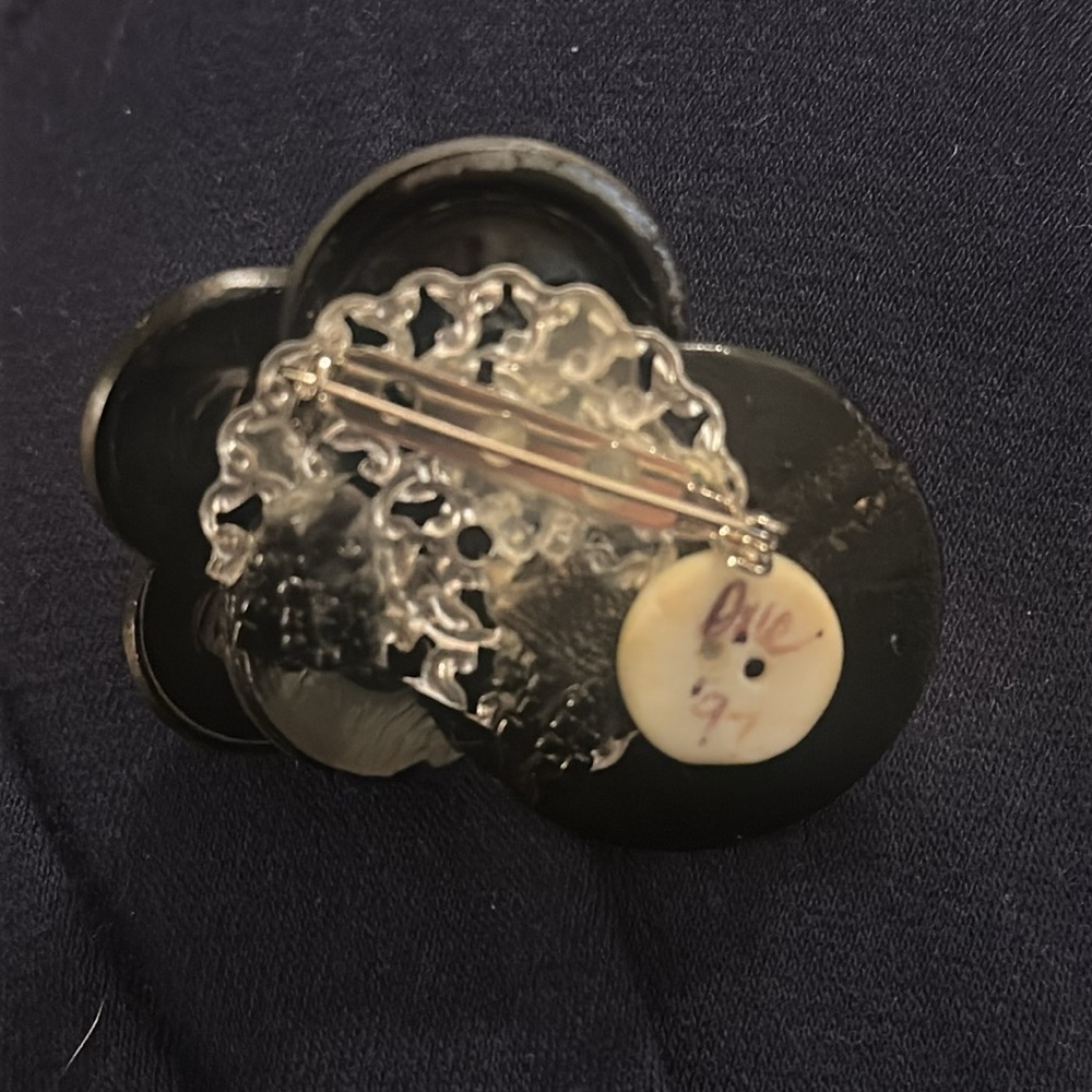 Vintage button brooch - Picture 2 of 2